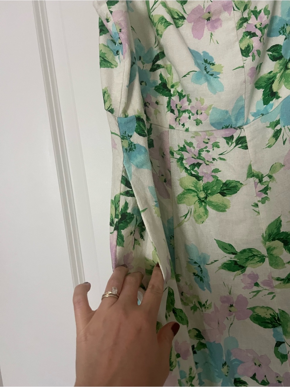 Old Navy Floral Cowl Neck Summer Dress in Cream with Blue & Green Flowers - Picture 4 of 5